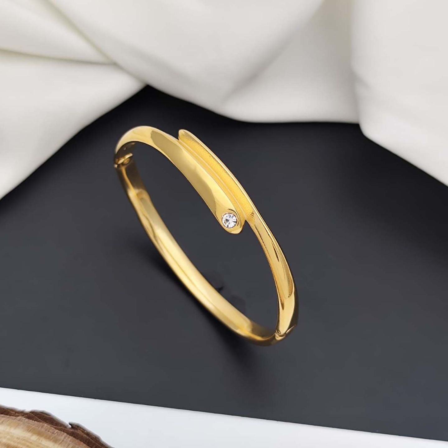 Solitaire Spark Gold Kada
