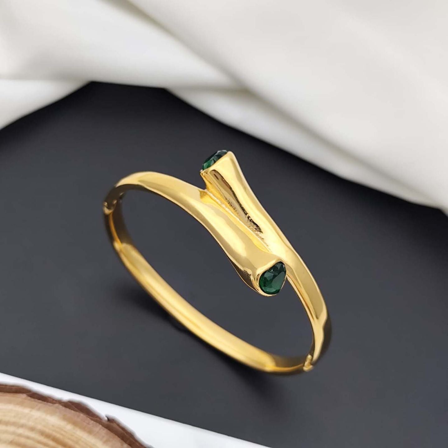 Emerald Edge Gold Kada