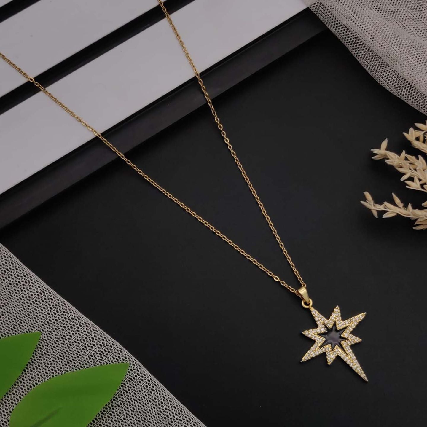 Nova Spark – Crystal Star Pendant Necklace
