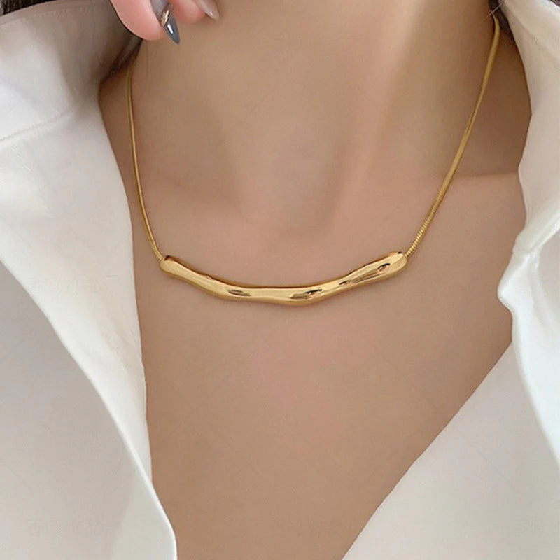Arc Glow Gold Necklace