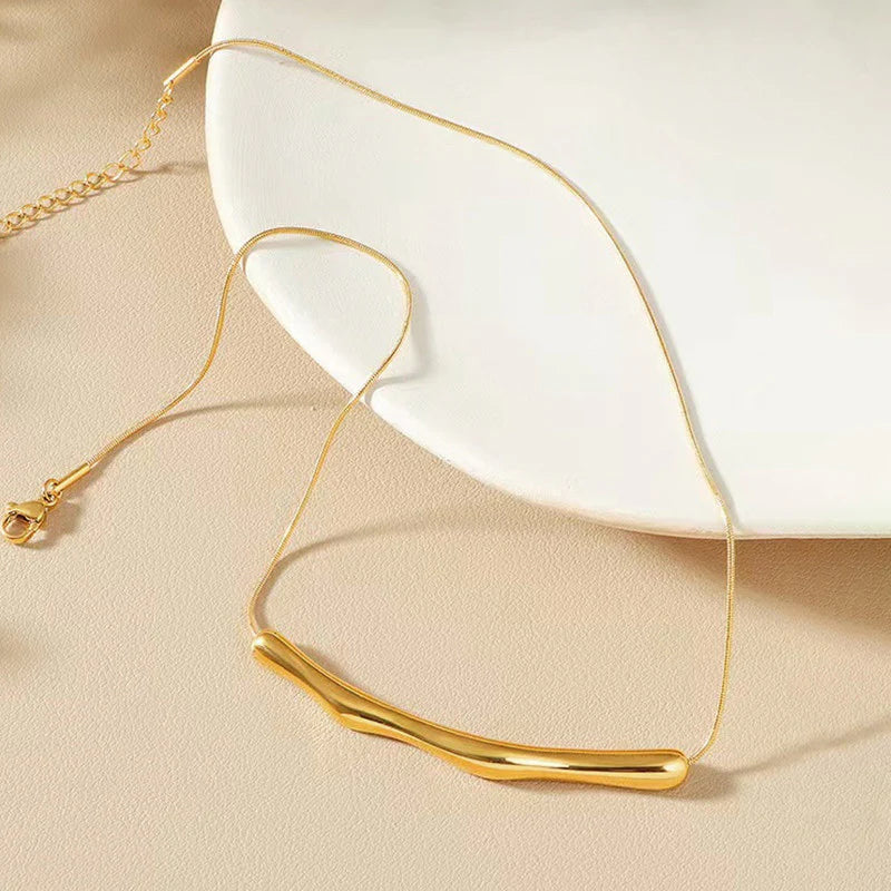Arc Glow Gold Necklace