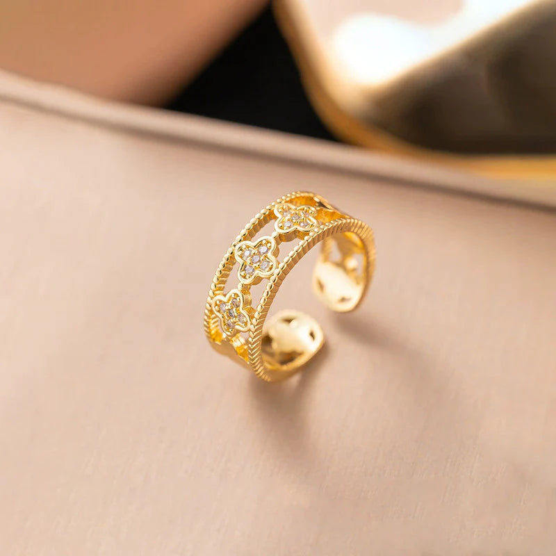 Clover Bloom Gold Ring