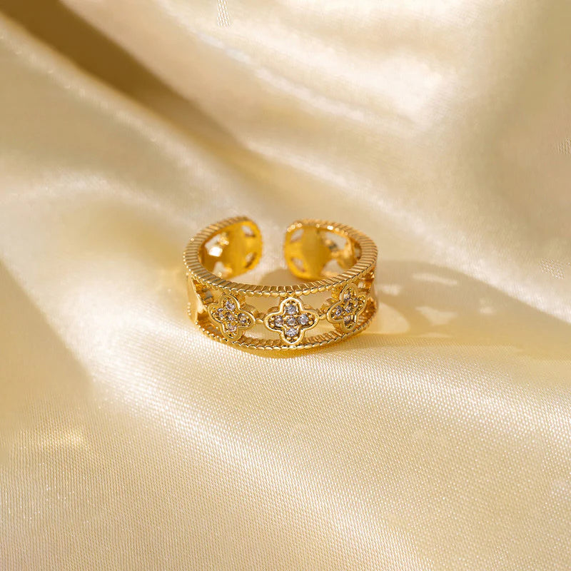 Clover Bloom Gold Ring