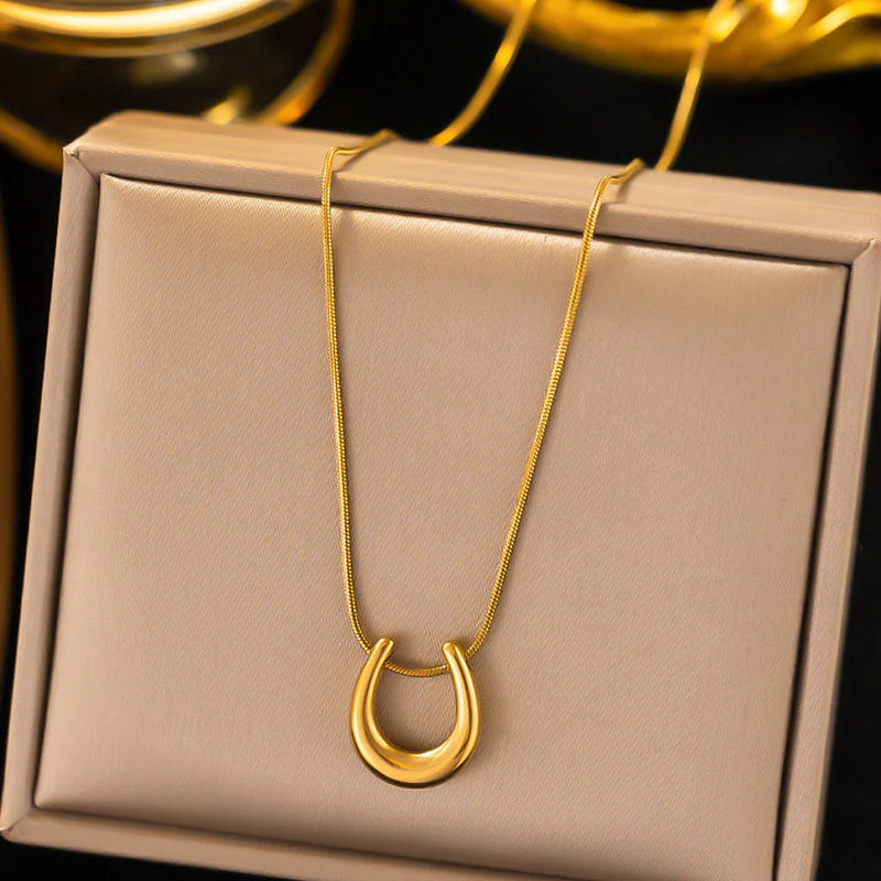 Soft Curve Luxe Pendant