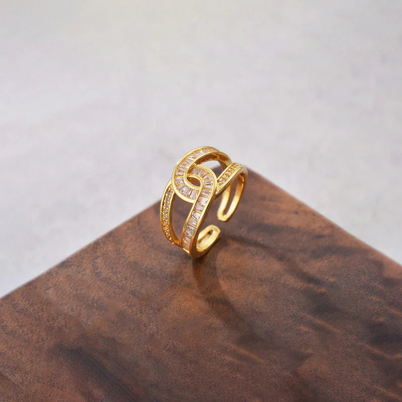 Interlinked Spark Gold Ring