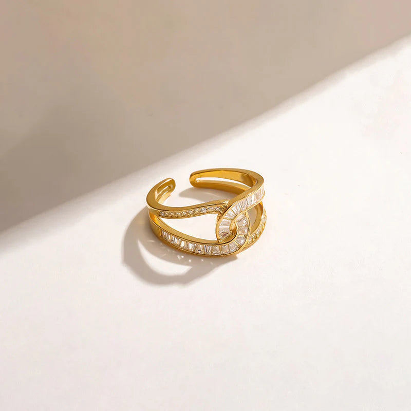 Interlinked Spark Gold Ring